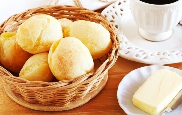 Receita de pão de queijo com bastante queijo