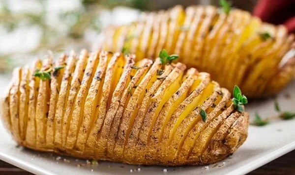 Batatas Hasselback depois de pronto.