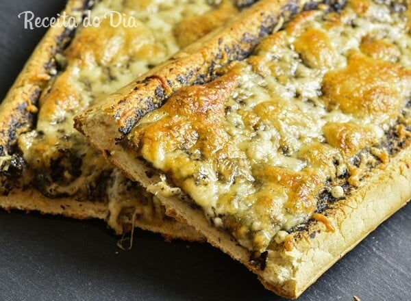 Sanduíche de queijo no forno