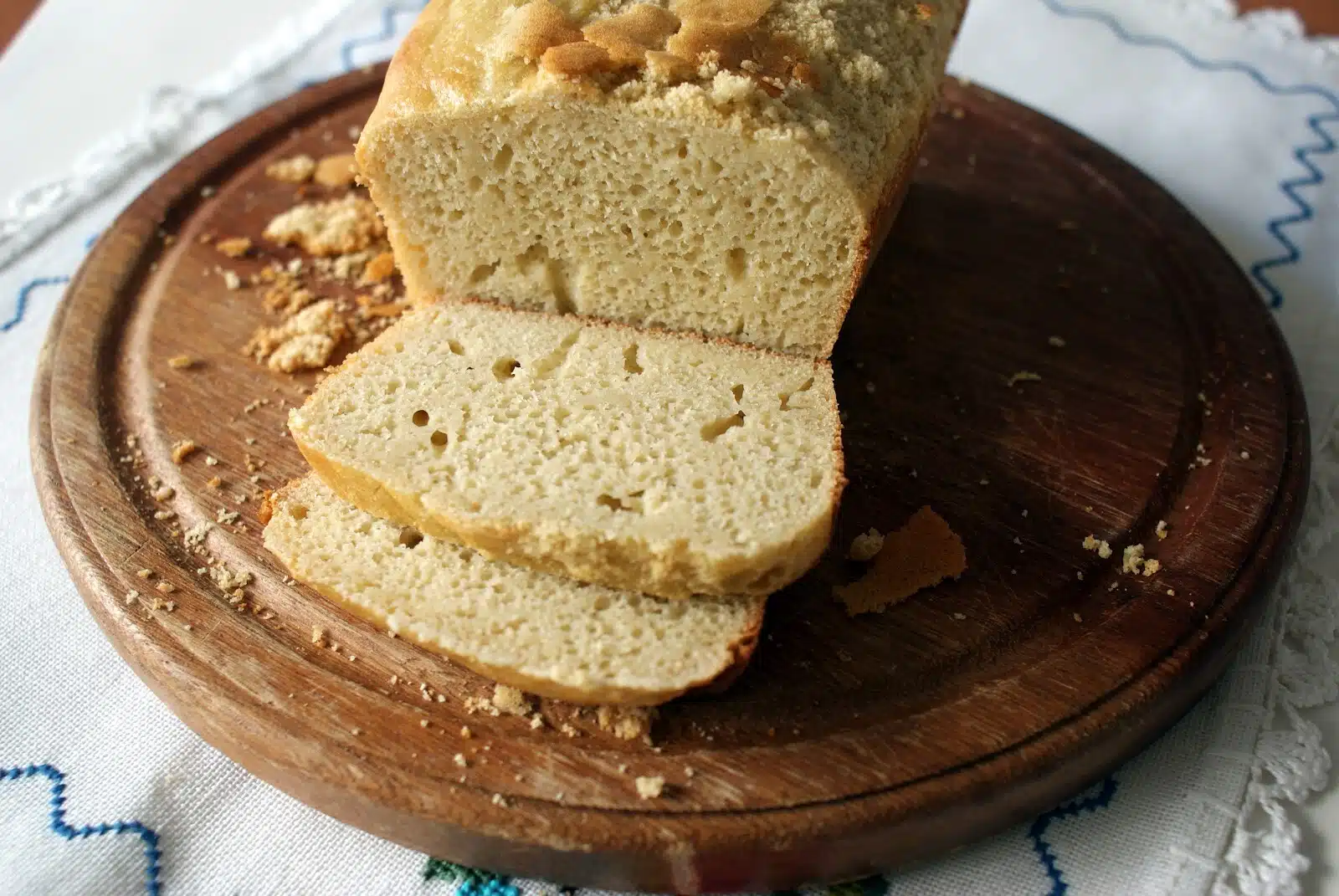 Esse pão não leva farinha de trigo, pois é um ingrediente com glúten. (Foto: Divulgação)