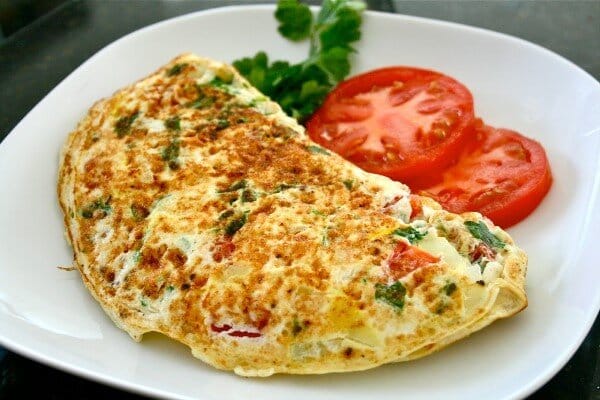Escolha um recheio bem gostoso para a sua omelete. (Foto Ilustrativa)