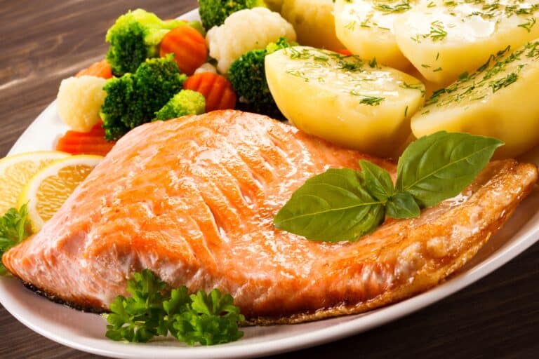 Salmão com batata na airfryer