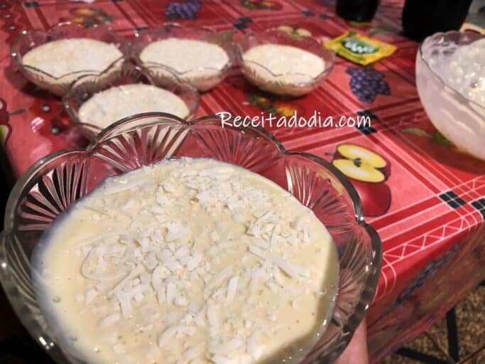 Mousse de abacaxi com suco tang