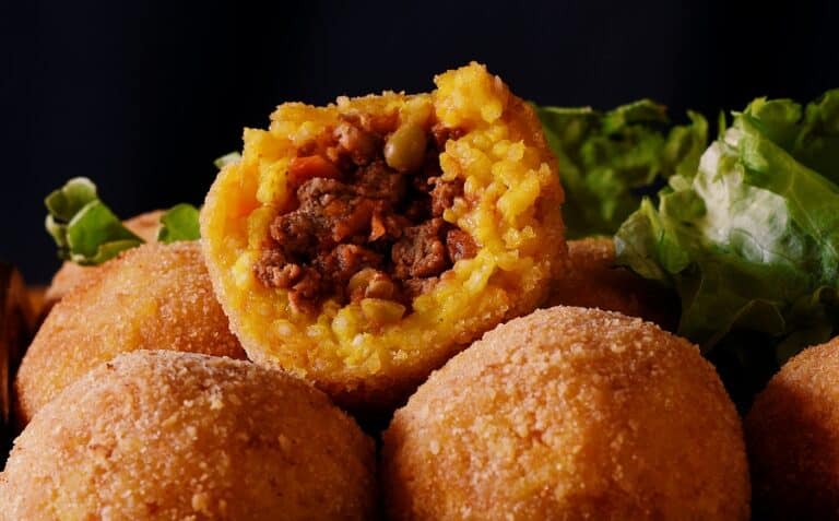 Bolinho de Mandioca com Carne Moída