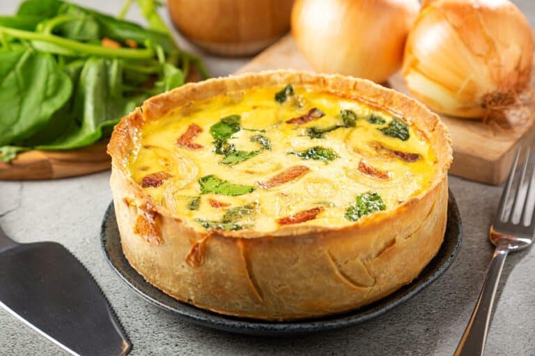 Quiche de Espinafre com Cebola e Bacon