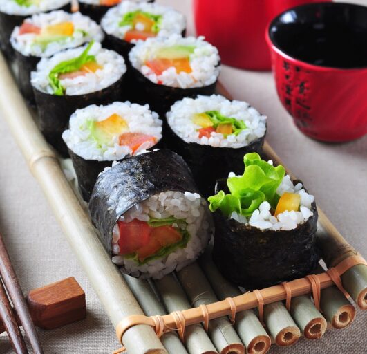 Rolinhos de sushi vegetariano