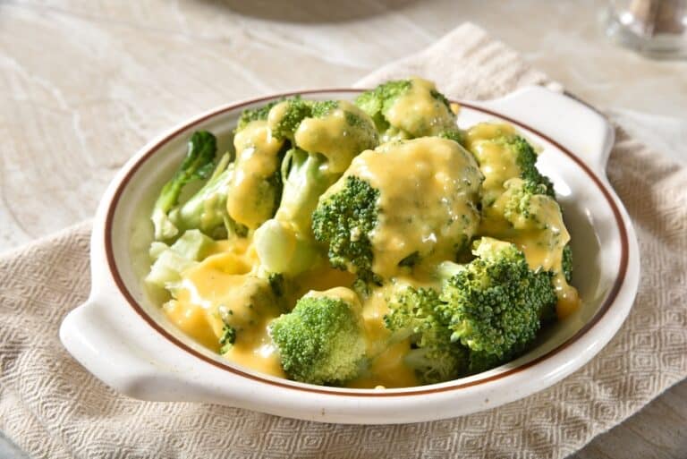 Brócolis com queijo e alho